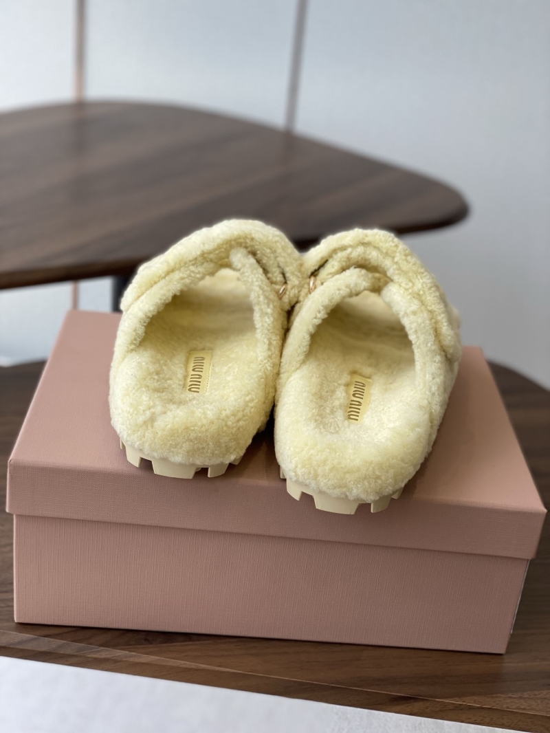 l0vis Vvtt0n slippers